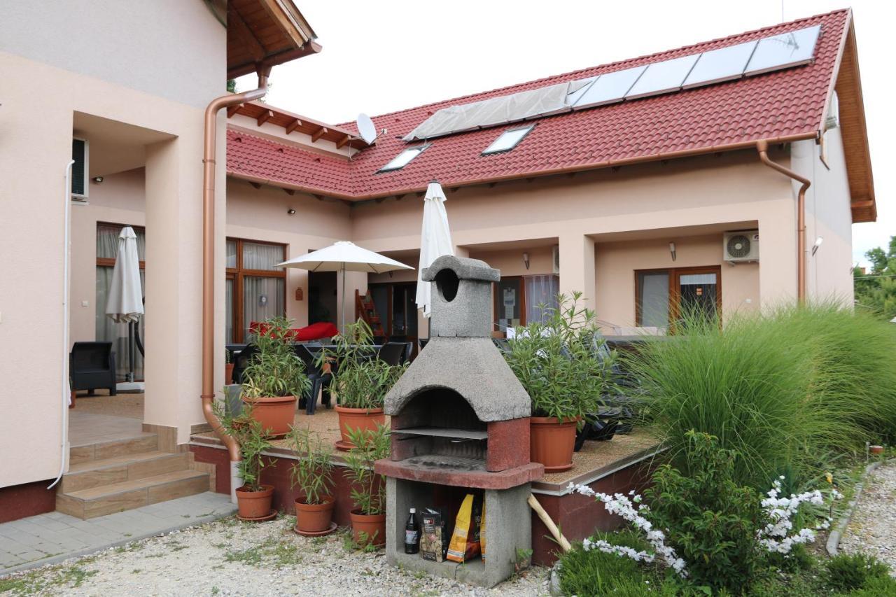 Hortobagyi Kemences Vendeghaz Apartment Exterior photo